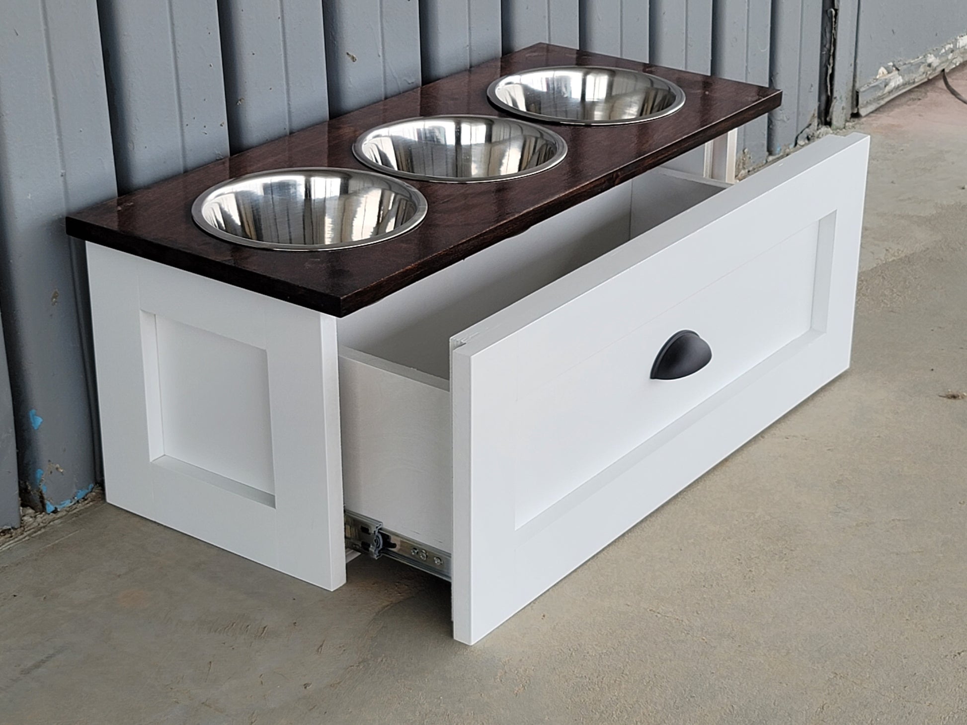 An application scenario or product detail of 3 bowl dog feeding station - Image 5