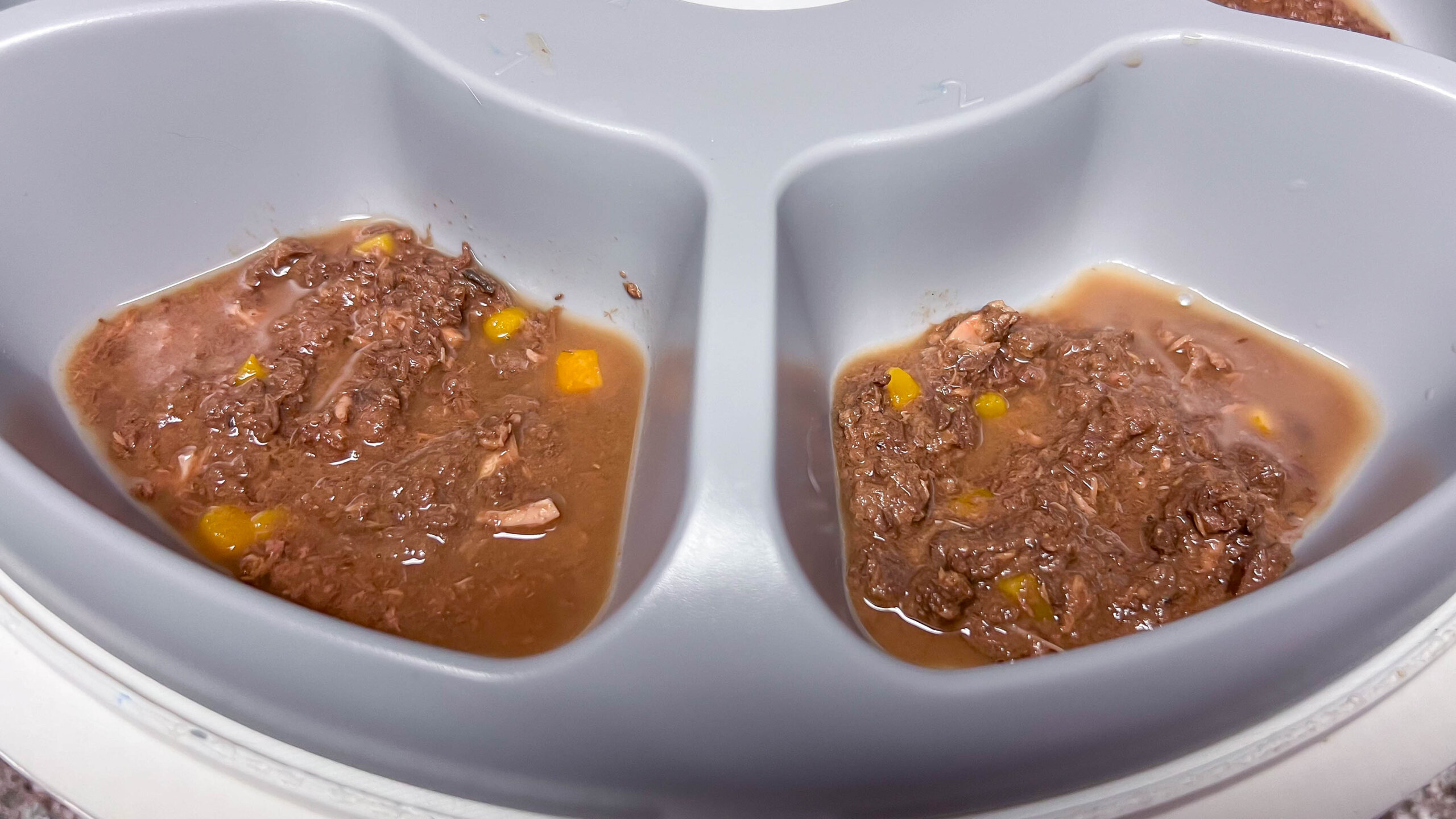 An application scenario or product detail of automatic cat food dispenser wet food - Image 11