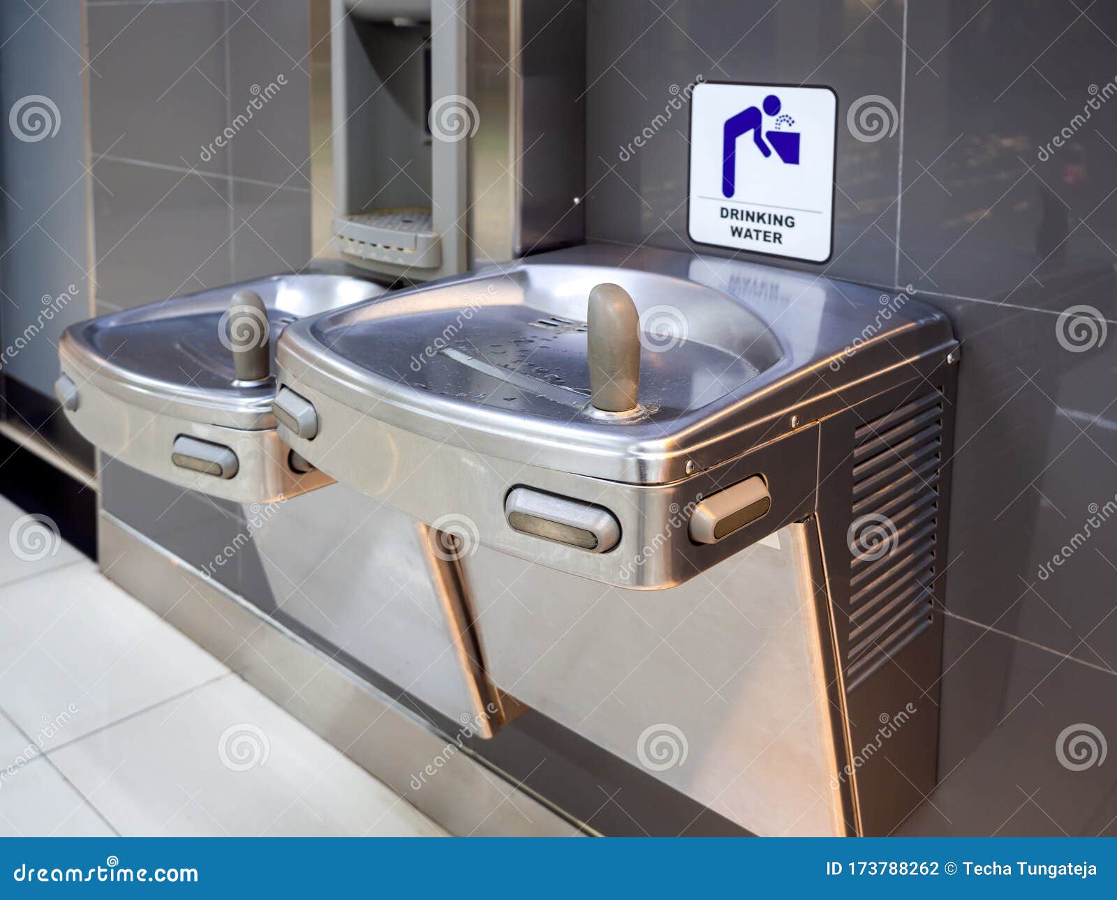 An application scenario or product detail of automatic drinking fountain - Image 15