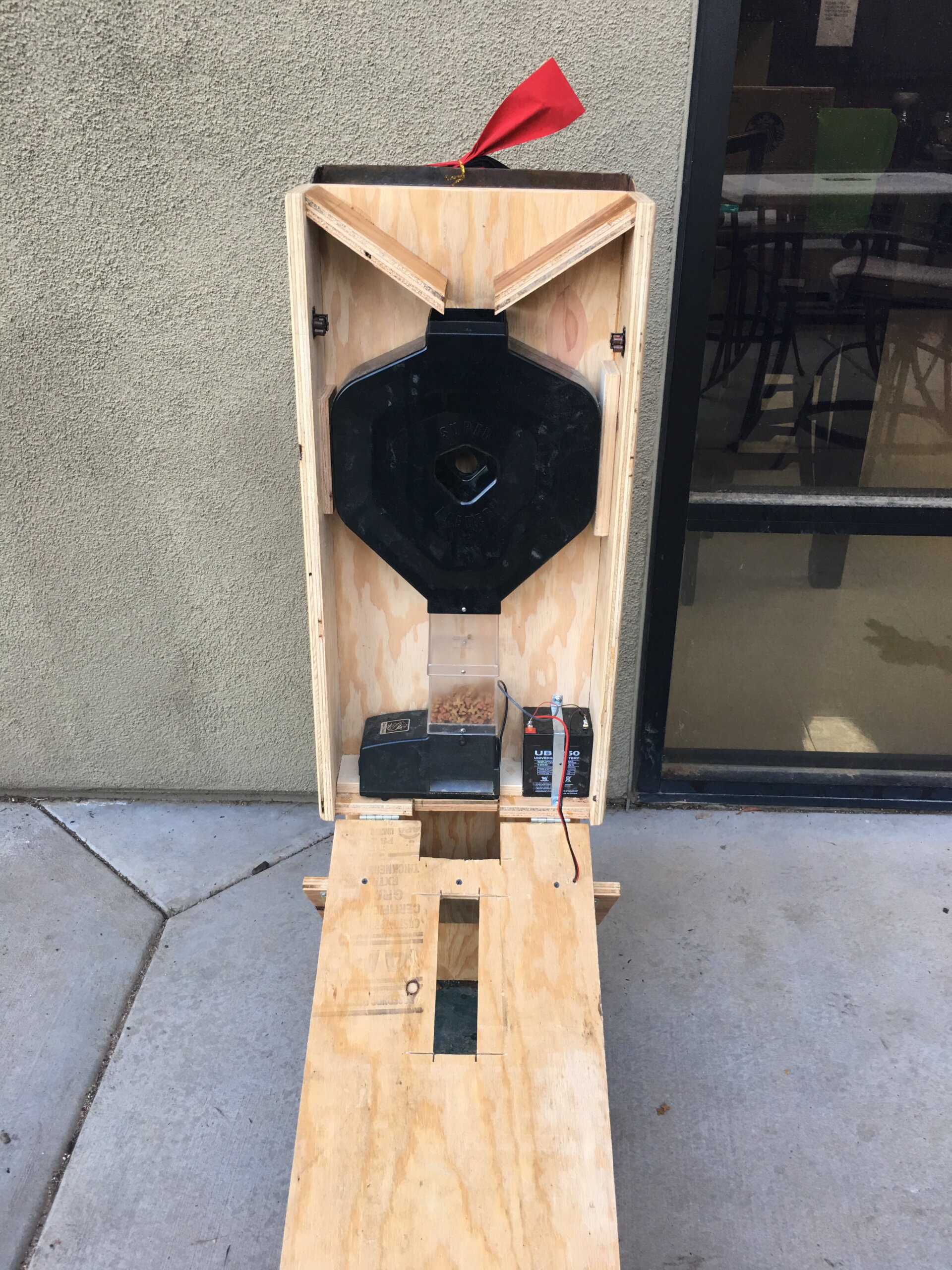 An application scenario or product detail of automatic outdoor pet feeder - Image 18