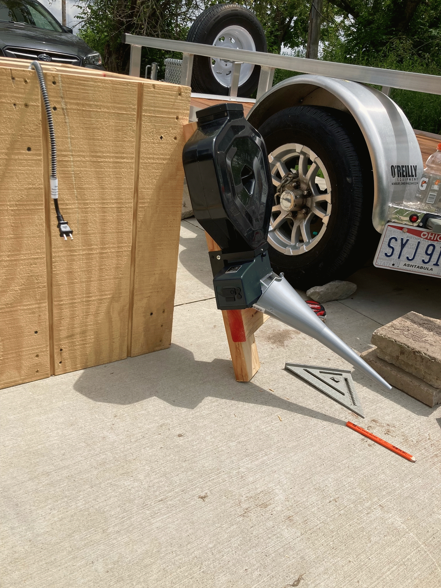 An application scenario or product detail of best outdoor cat feeder - Image 13