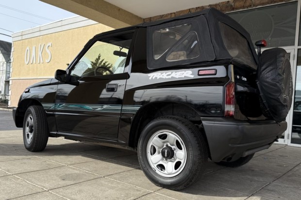 An application scenario or product detail of black geo tracker - Image 8