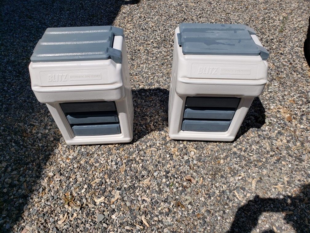 An application scenario or product detail of blitz automatic dog feeder - Image 5