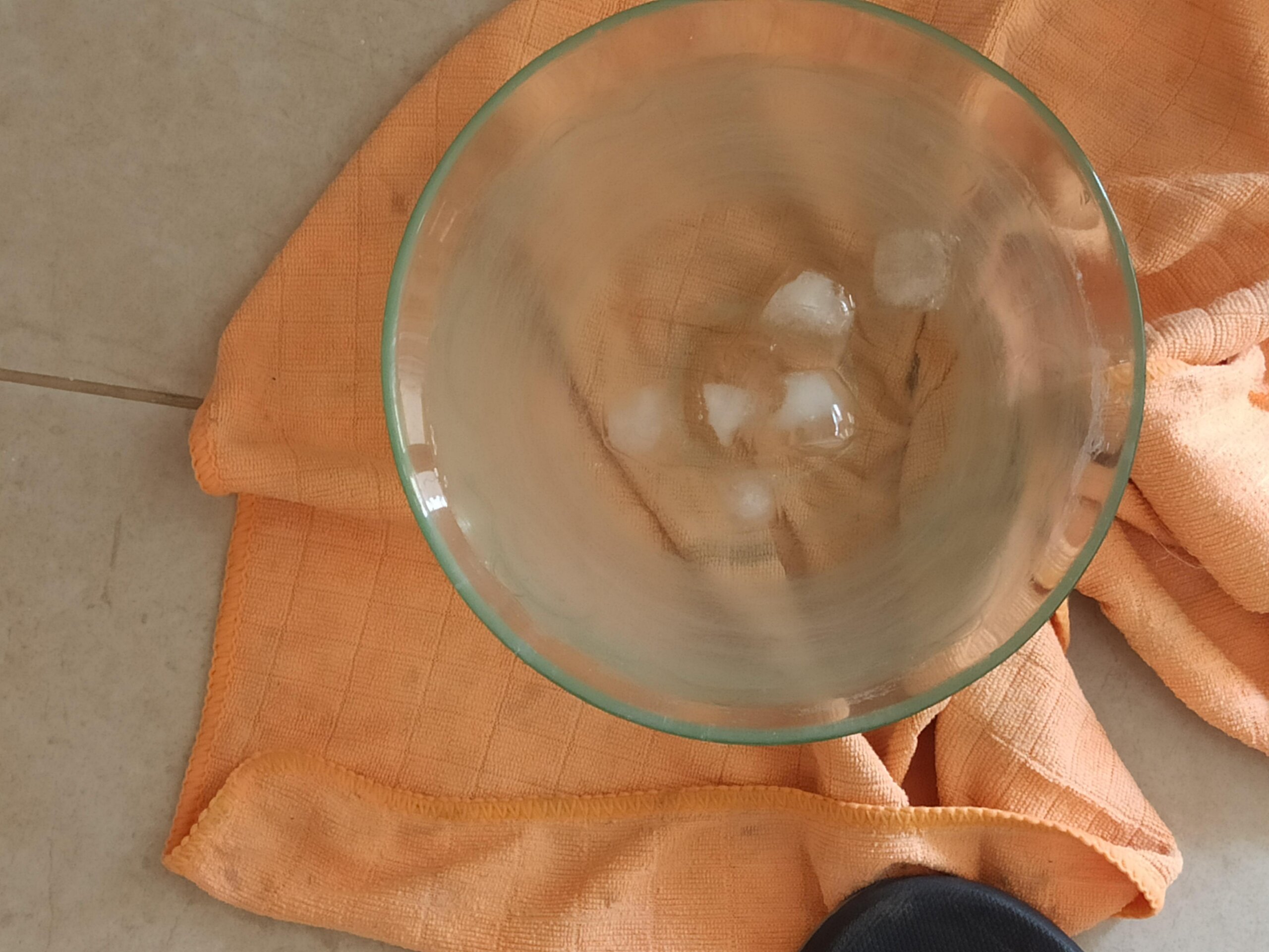 An application scenario or product detail of can i put ice in my cats water - Image 1