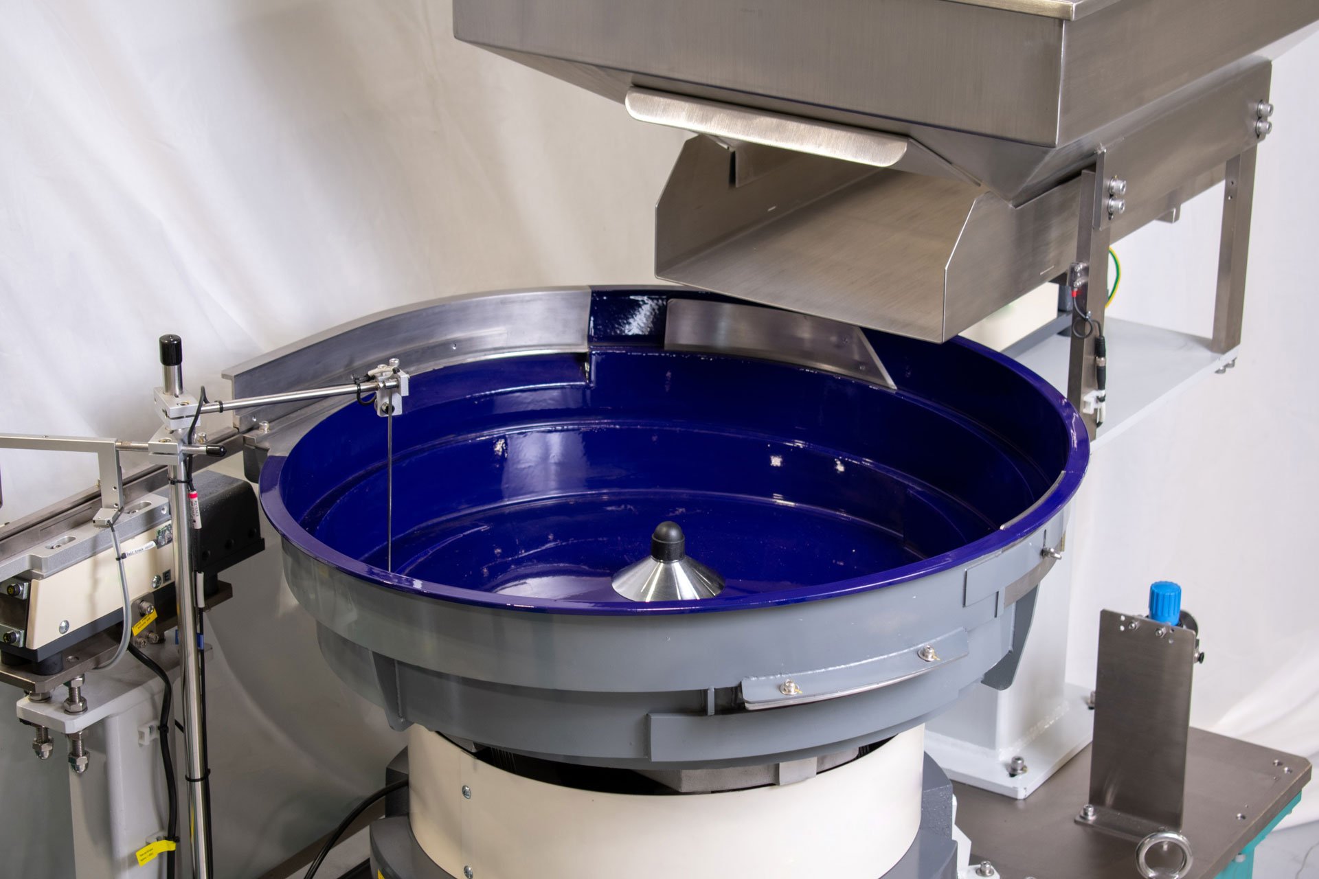 An application scenario or product detail of car feeder - Image 12