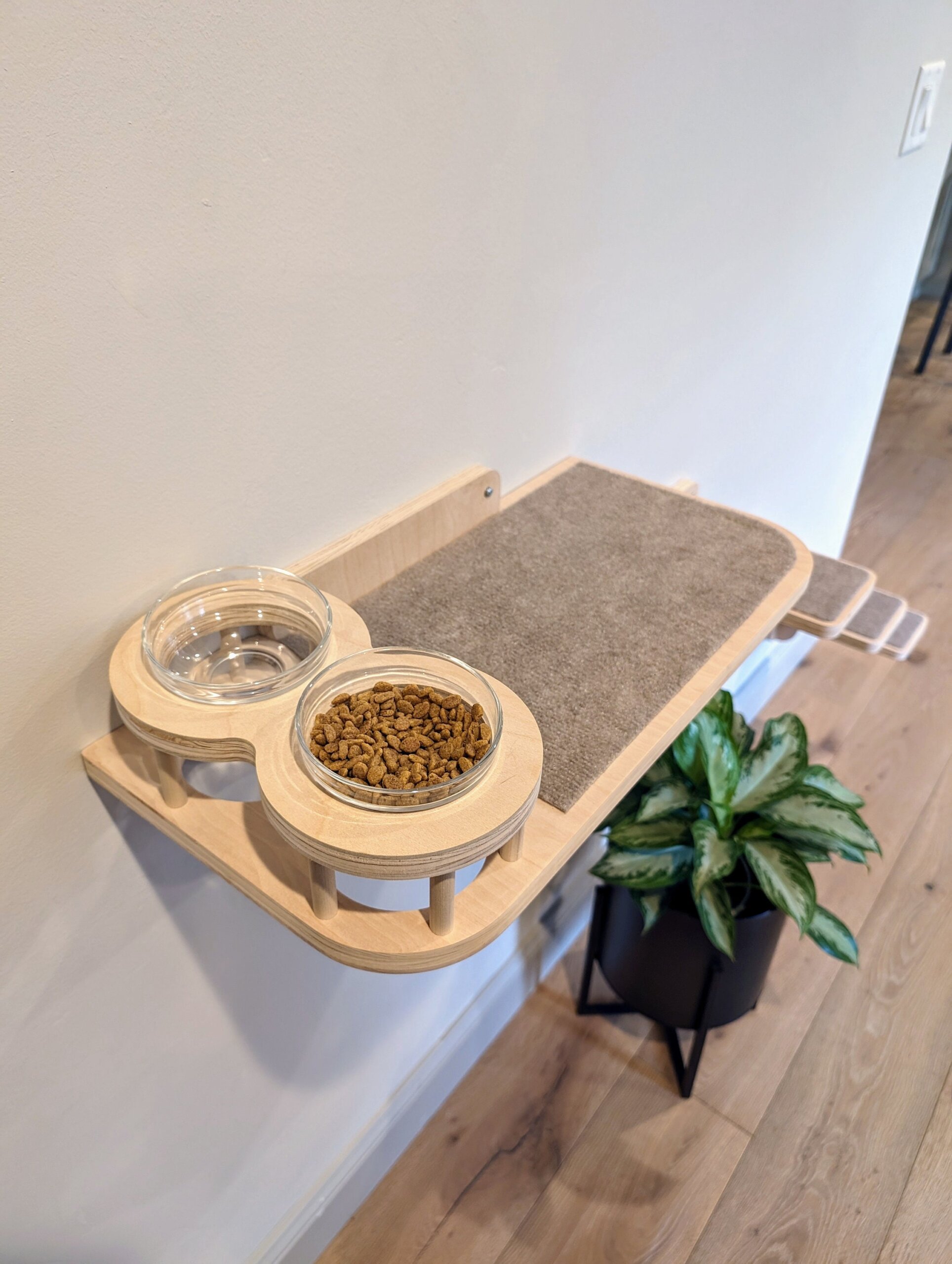 An application scenario or product detail of cat feeder shelf - Image 4