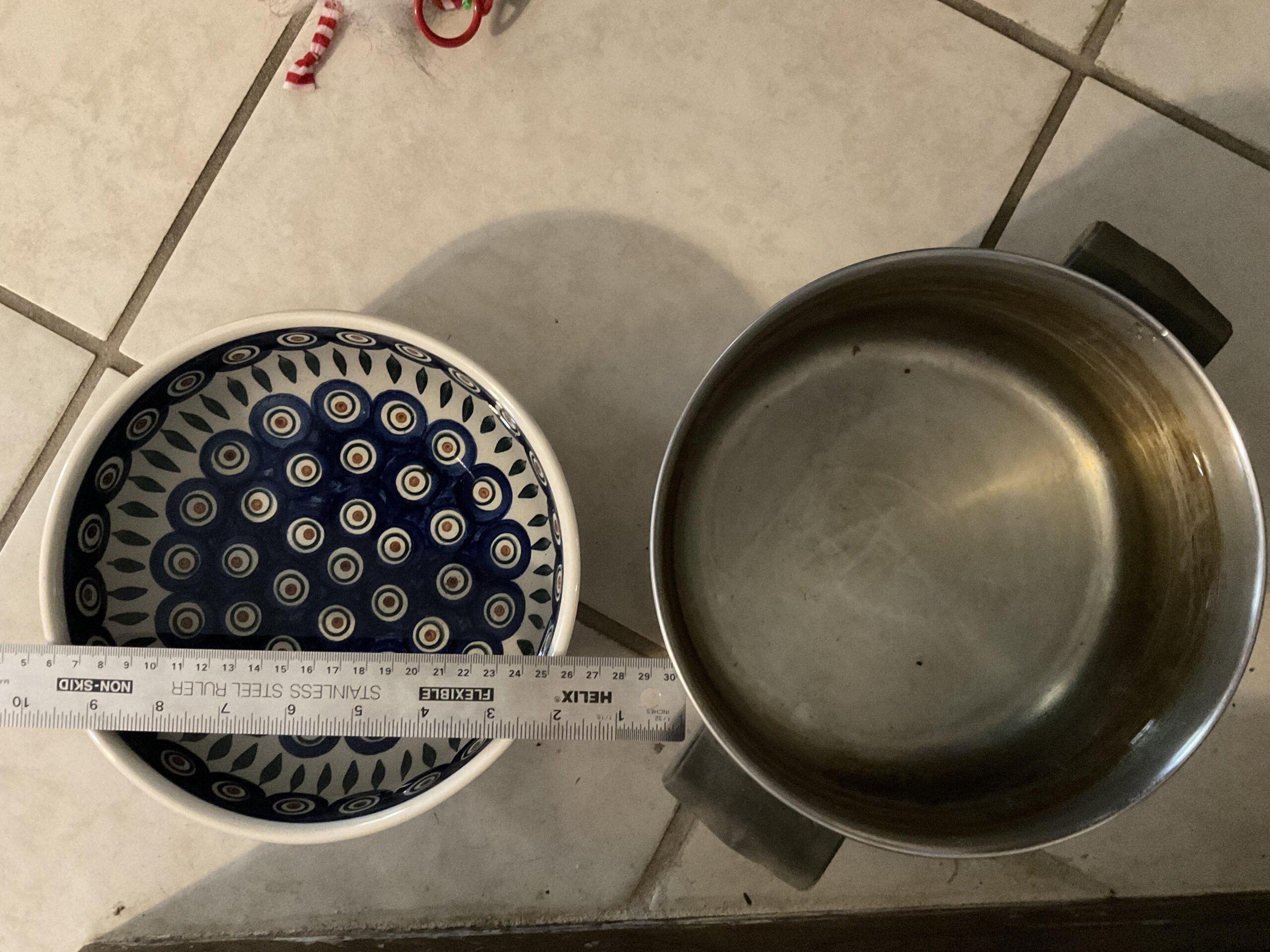 An application scenario or product detail of cat water bowl that can't be knocked over - Image 7