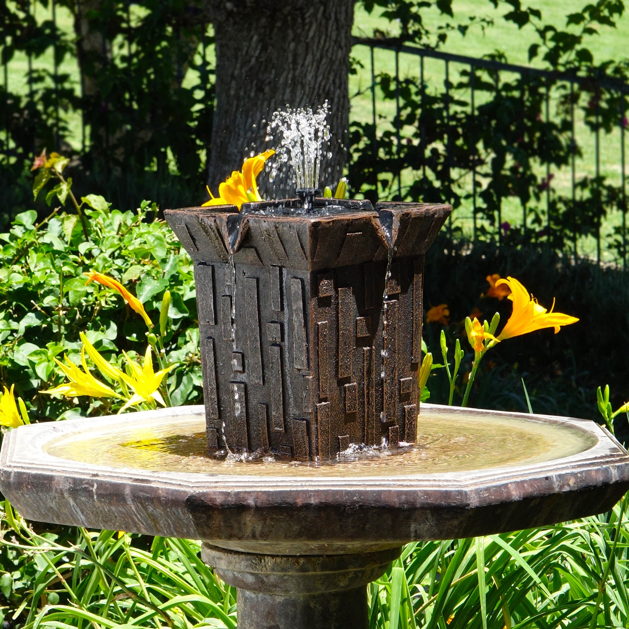 An application scenario or product detail of cordless water fountain outdoor - Image 4