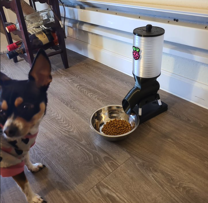 An application scenario or product detail of dog food feeders - Image 17