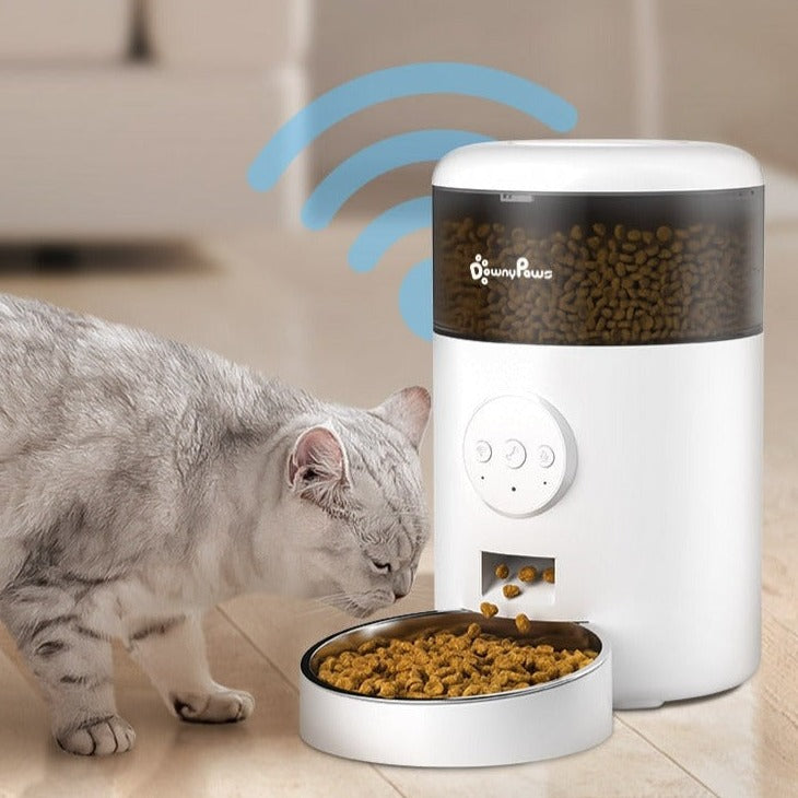 An application scenario or product detail of electronic cat food dispenser - Image 12