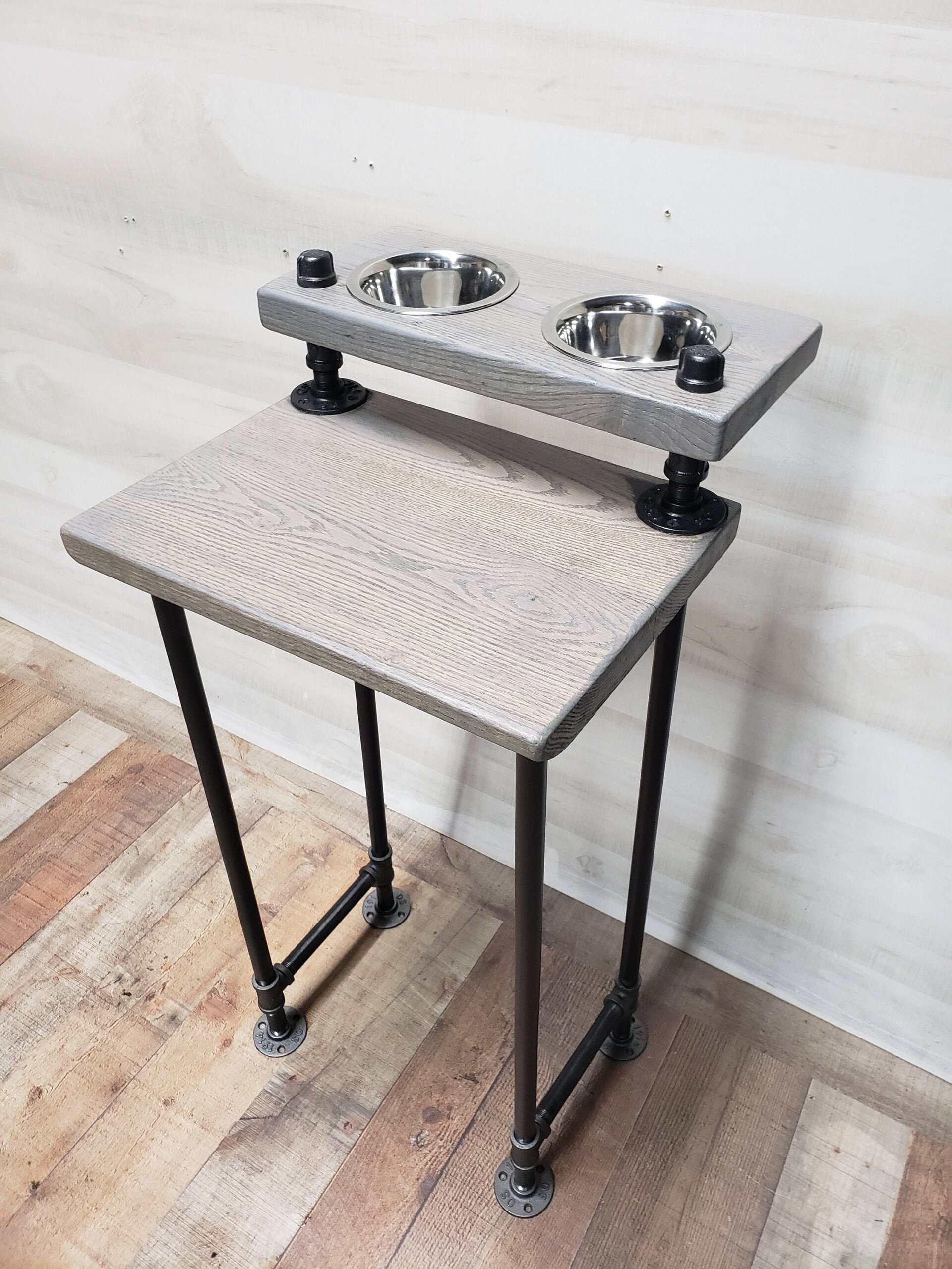 An application scenario or product detail of elevated cat feeder - Image 2