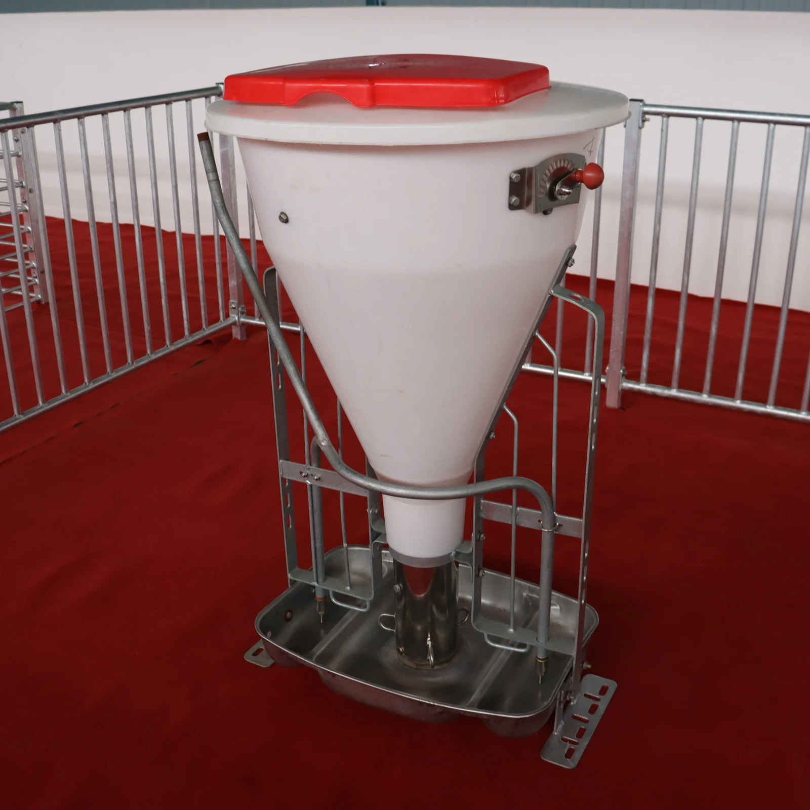 An application scenario or product detail of feeder dispenser - Image 9
