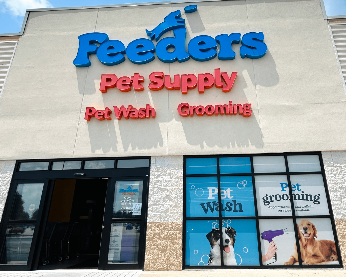 An application scenario or product detail of feeders pet supply locations - Image 3