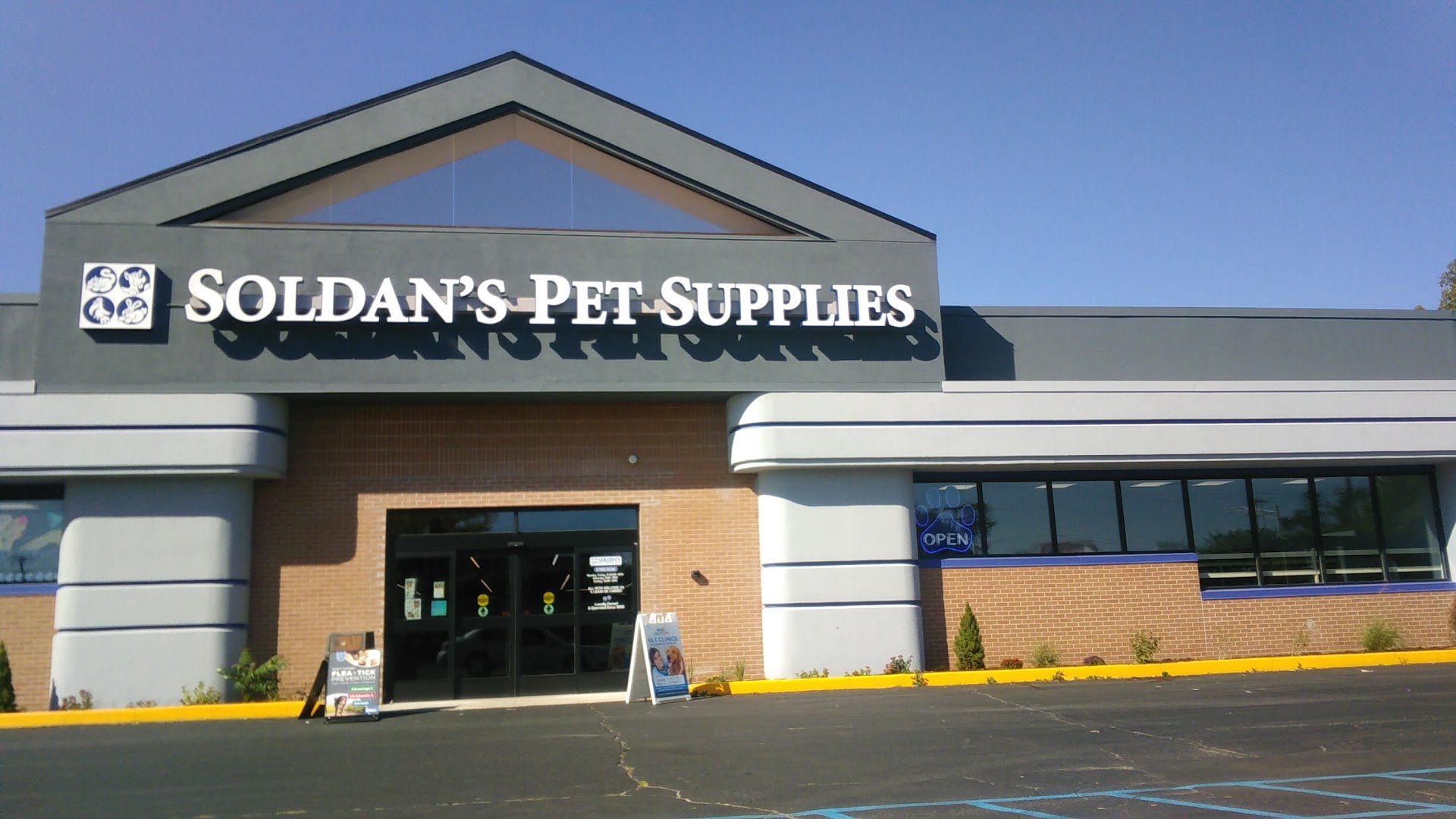 An application scenario or product detail of feeders pet supply locations - Image 12