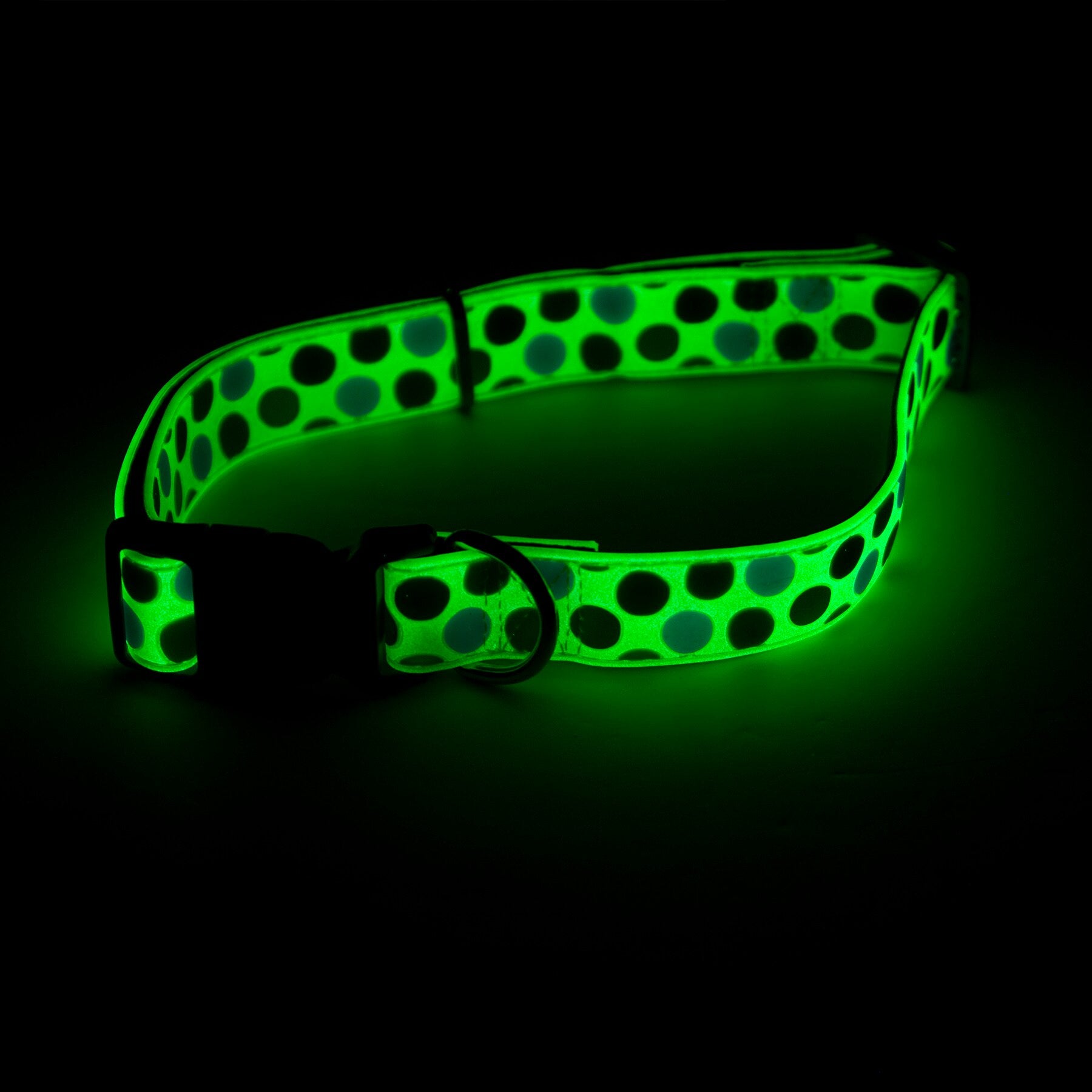 An application scenario or product detail of glow in the dark dog collar - Image 2