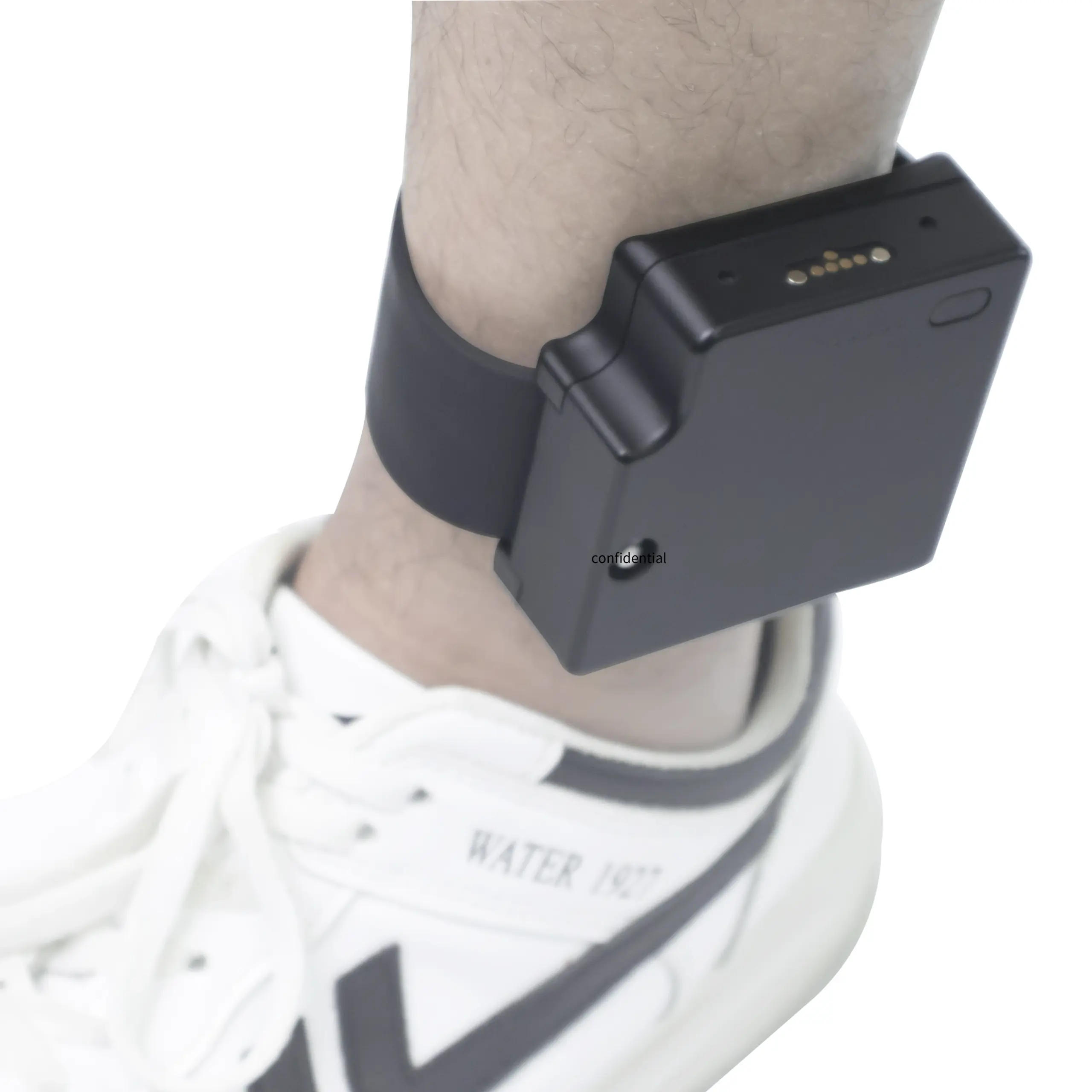 An application scenario or product detail of gps tracking bracelet - Image 11