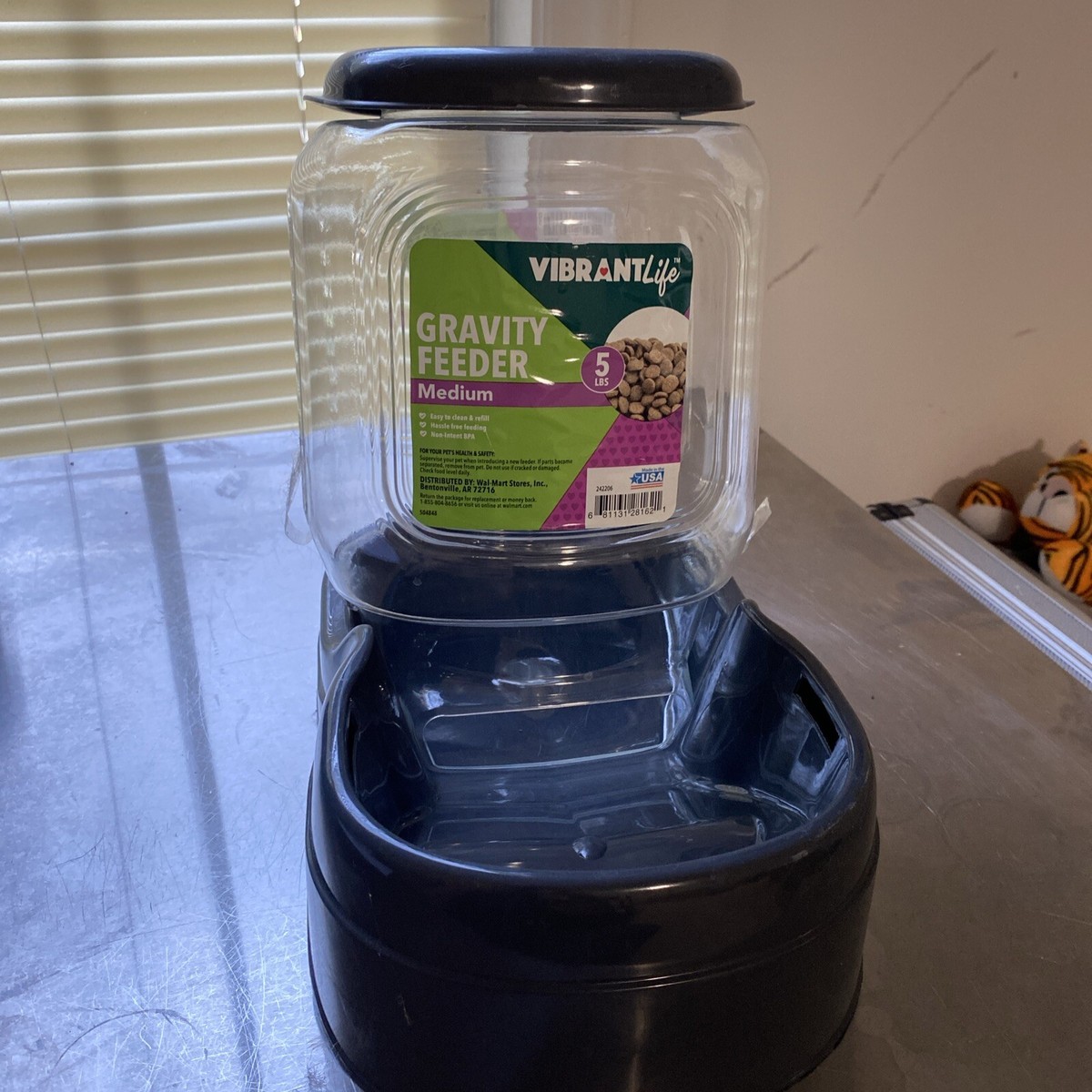 An application scenario or product detail of gravity feeder for cats - Image 10