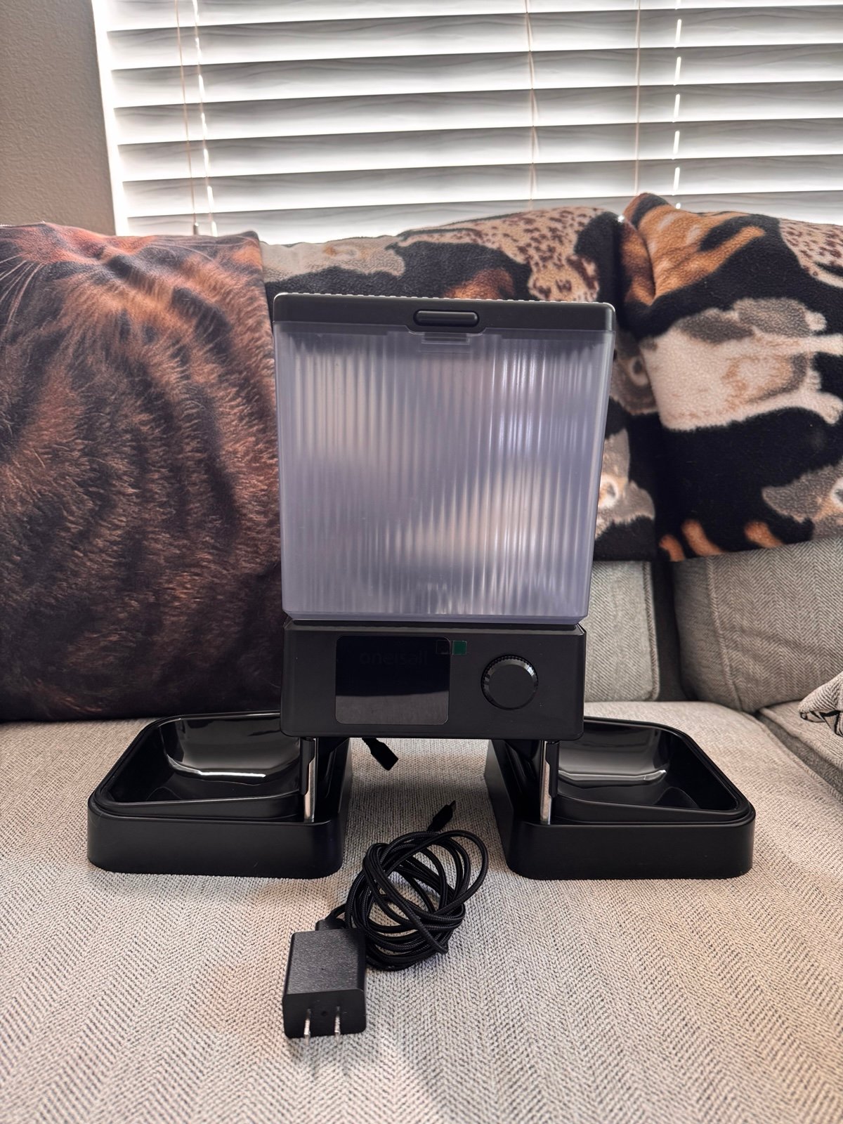 An application scenario or product detail of molypet automatic pet feeder - Image 17