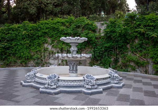 An application scenario or product detail of no water in the fountain - Image 1