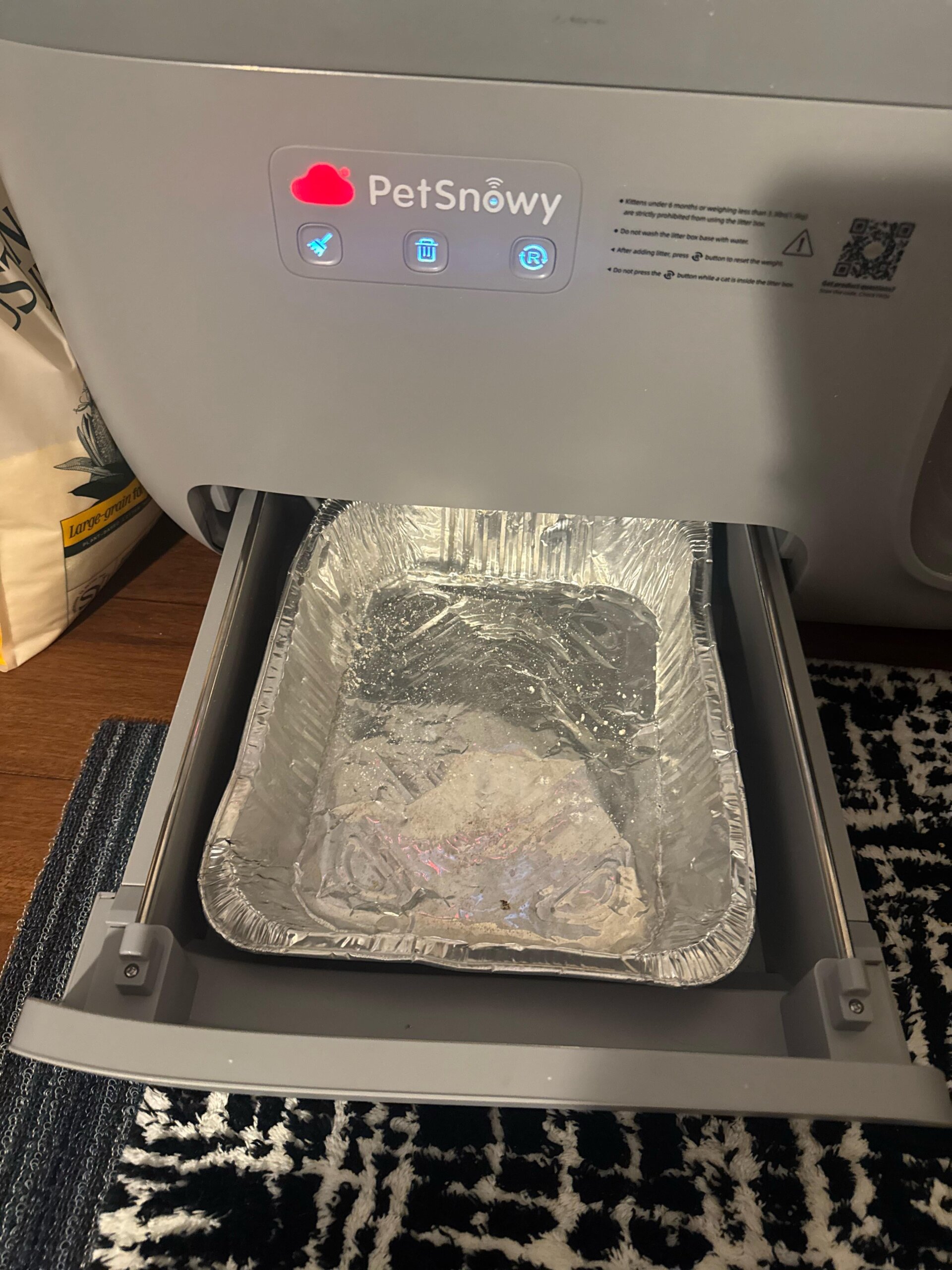 An application scenario or product detail of pet snowy cat litter box - Image 19