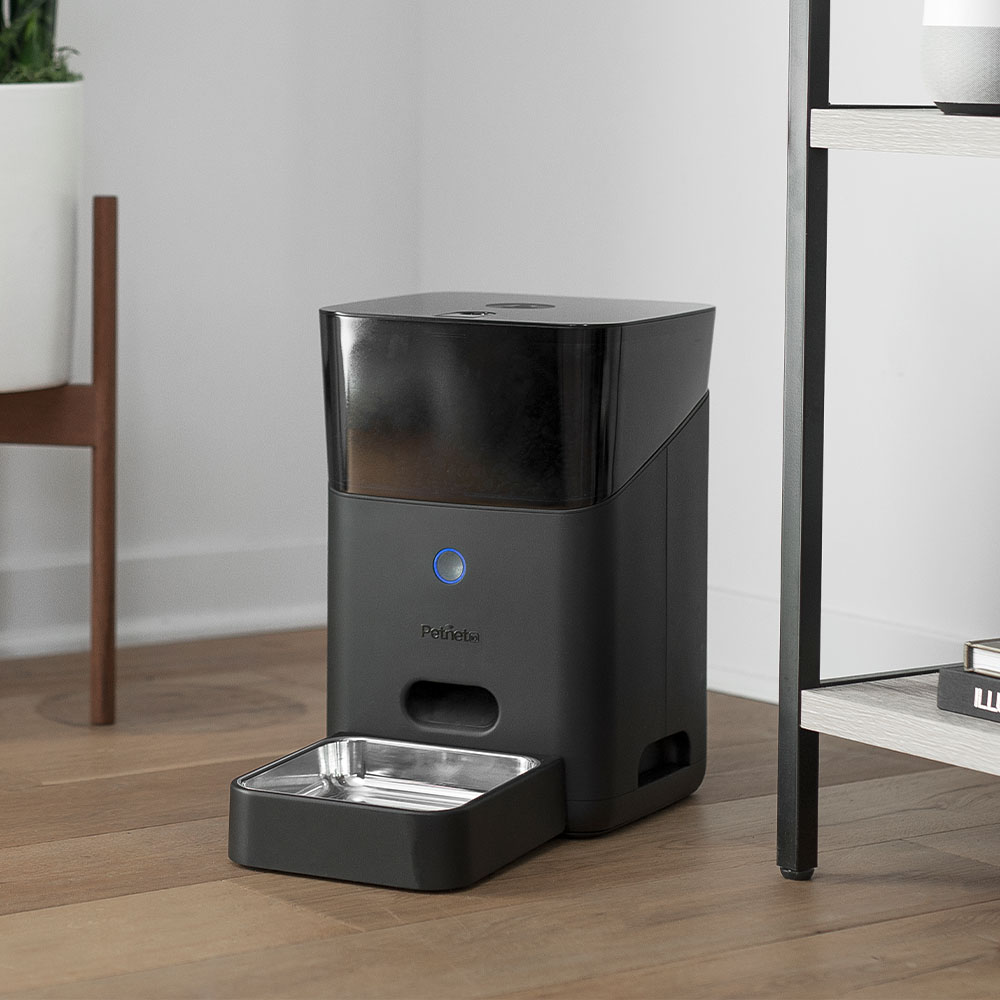 An application scenario or product detail of petnet smart feeder - Image 16