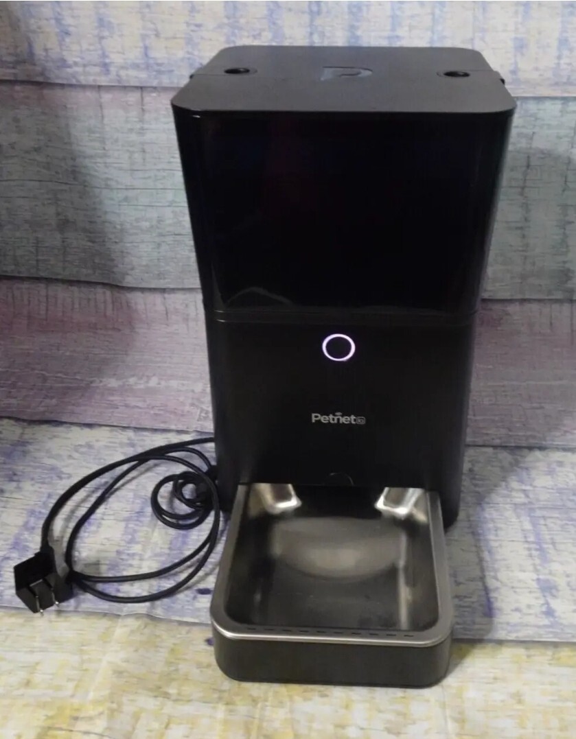 An application scenario or product detail of petnet smart feeder - Image 17