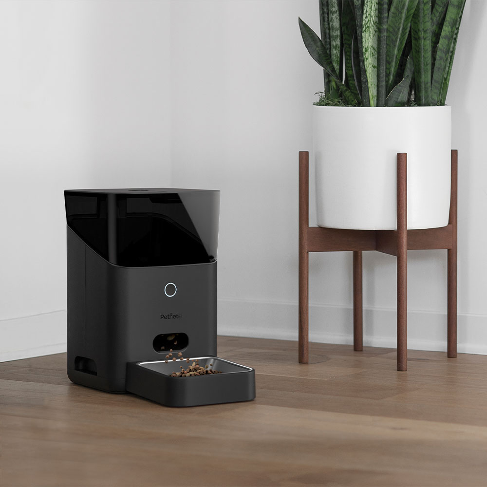 An application scenario or product detail of petnet smart feeder - Image 19