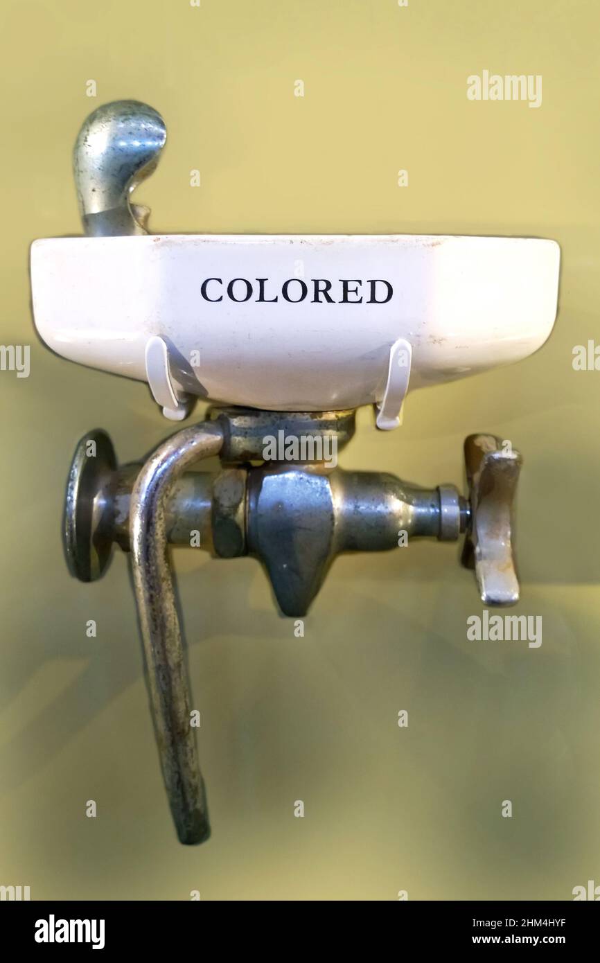 An application scenario or product detail of segregated water fountain - Image 13