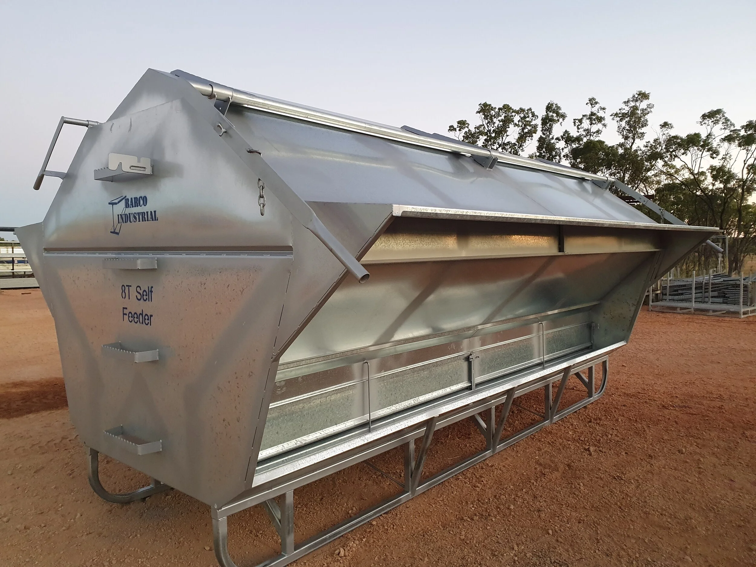 An application scenario or product detail of self feeder - Image 2