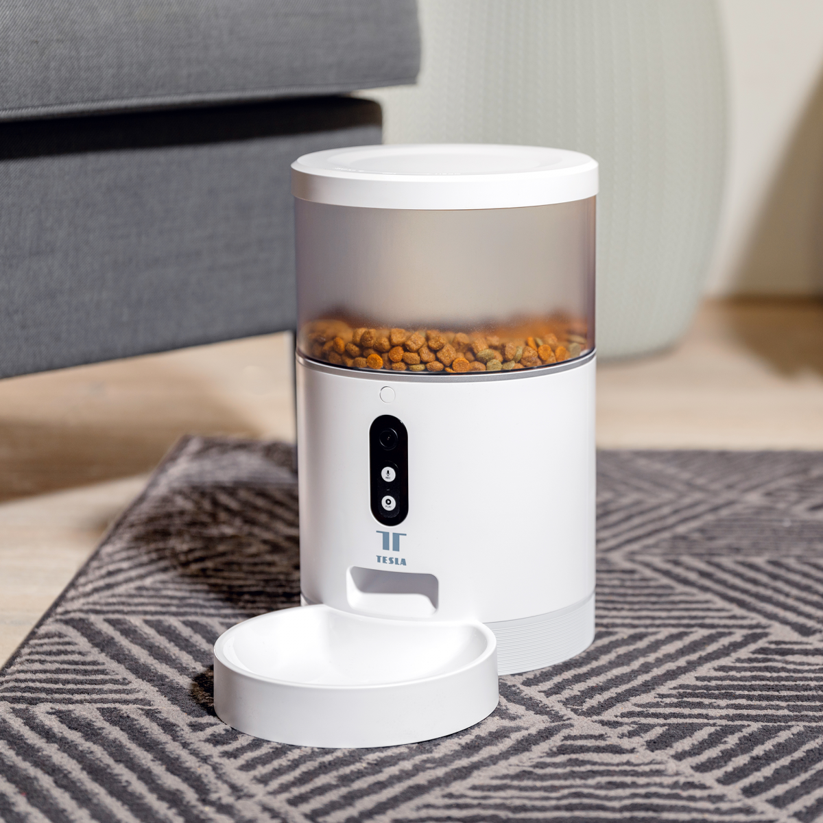 An application scenario or product detail of smart pet feeder with camera - Image 14
