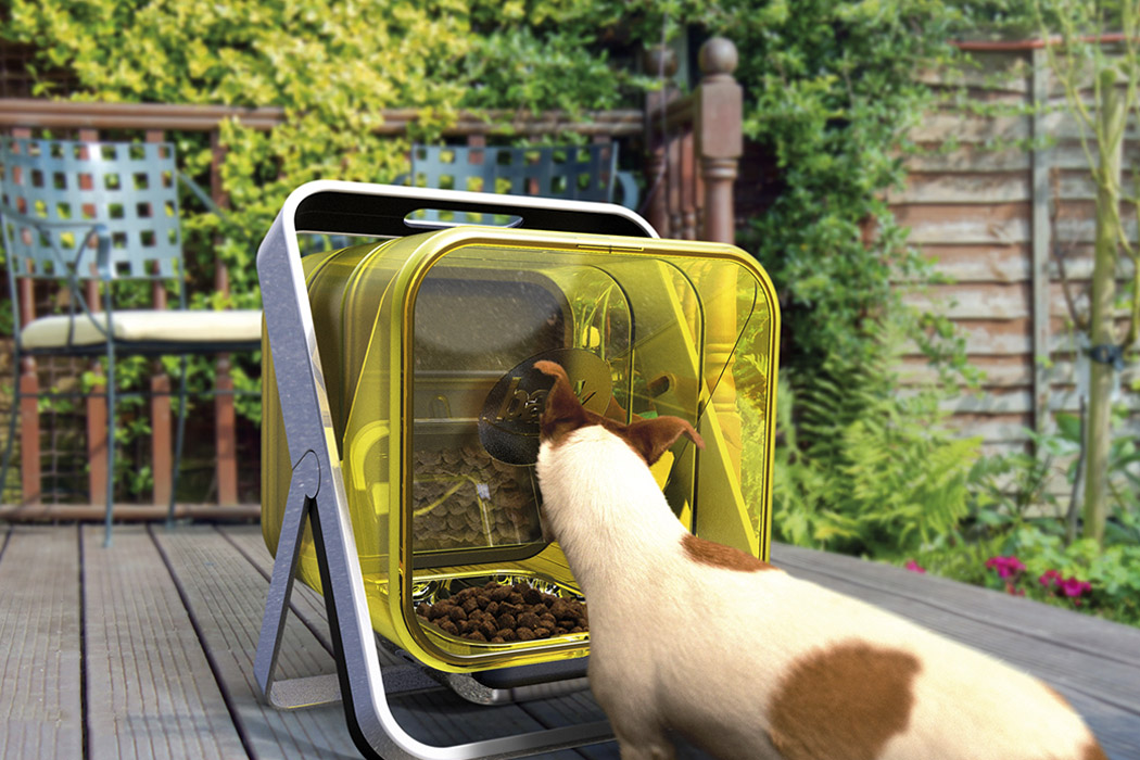 An application scenario or product detail of waterproof outdoor dog feeder - Image 4